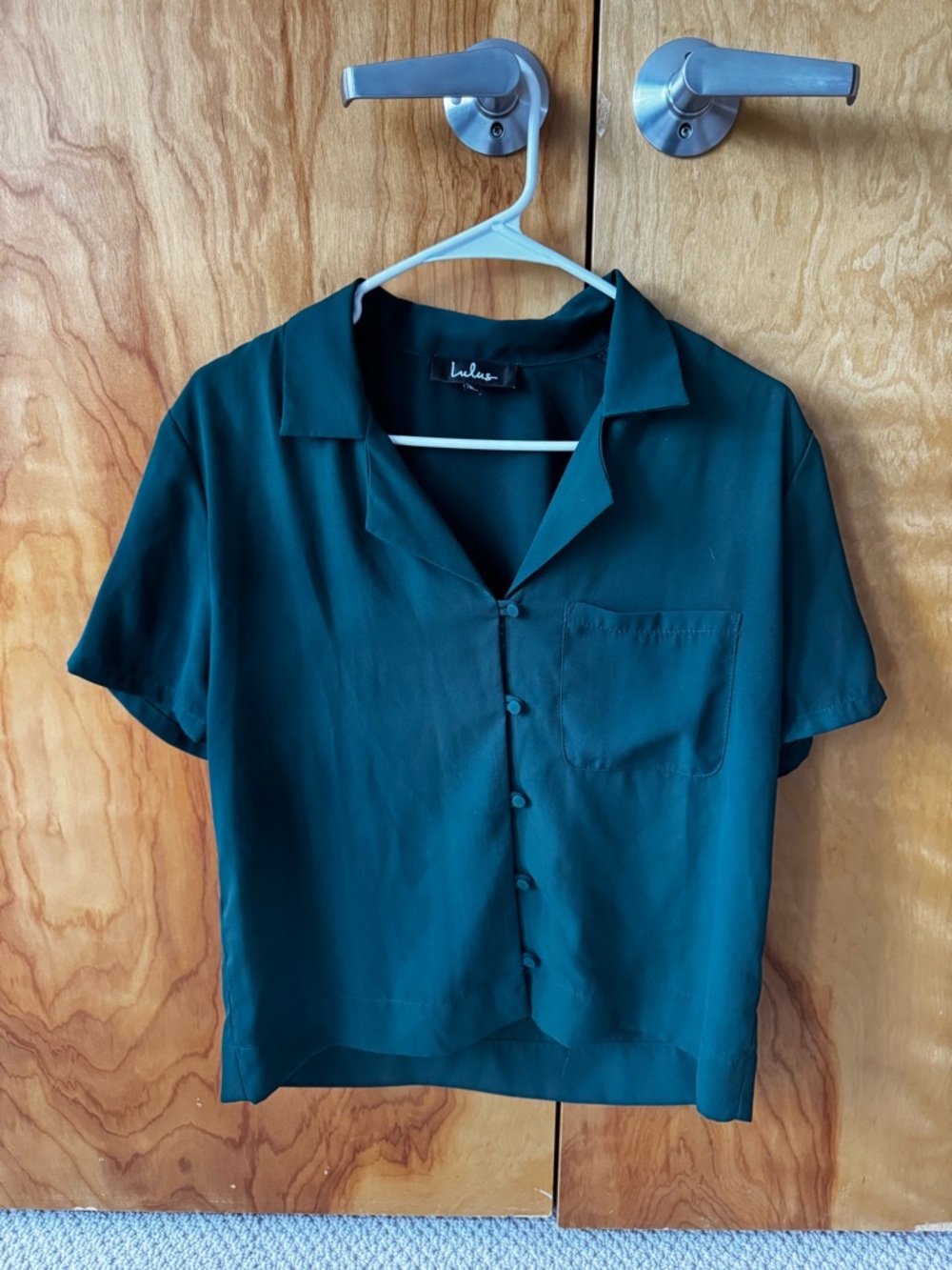 Lulu's women’s Short-Sleeve Button-Down Shirt in Teal Green